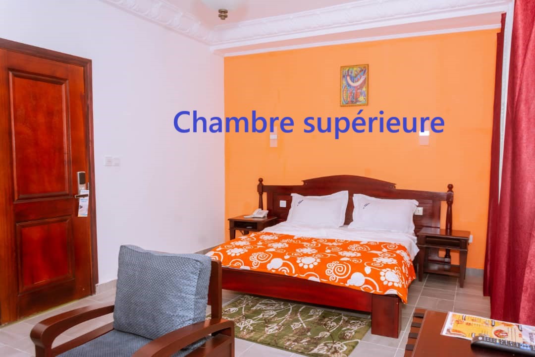 chambre_vue_lit_avec_texte